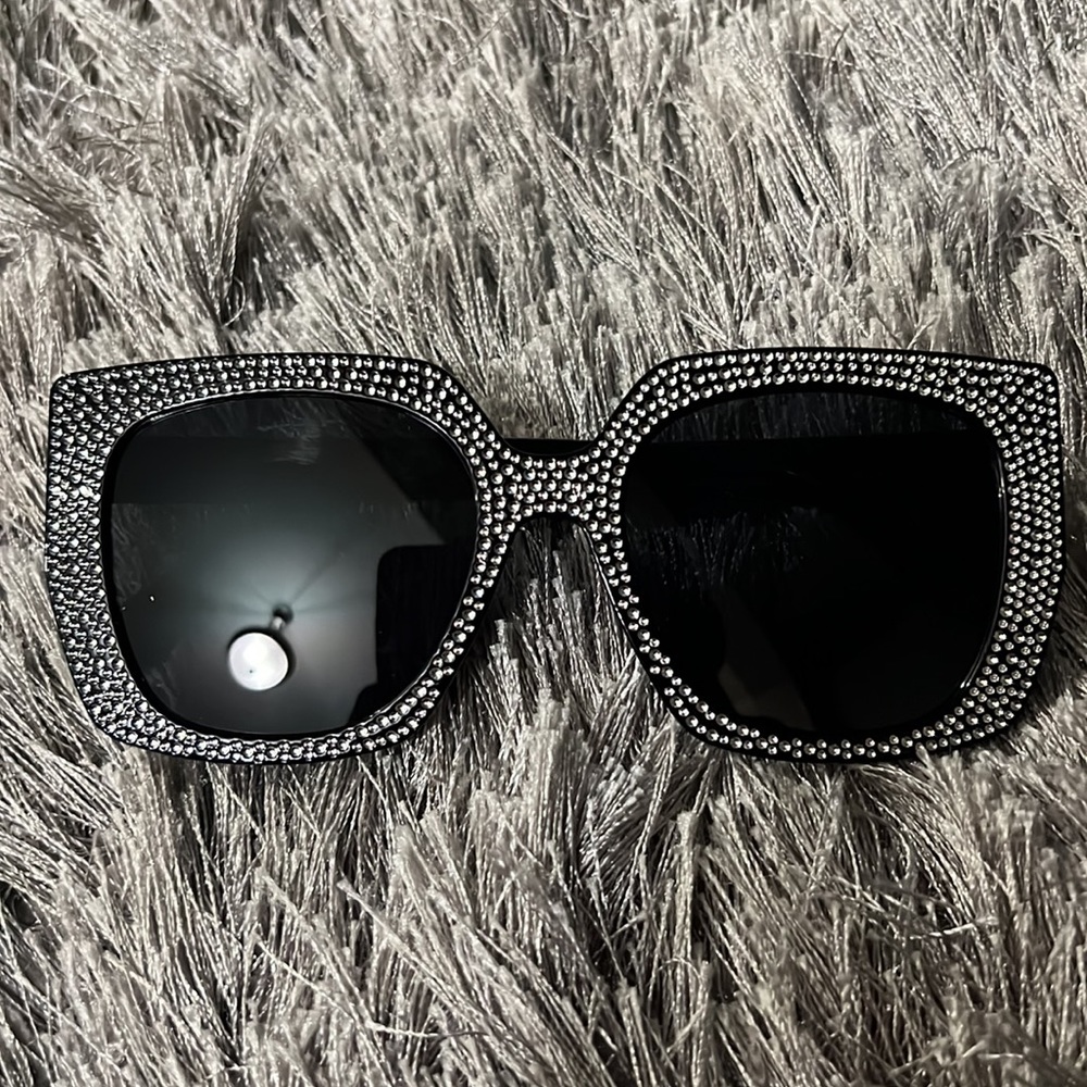 Elegant Black Rhinestone Sunglasses